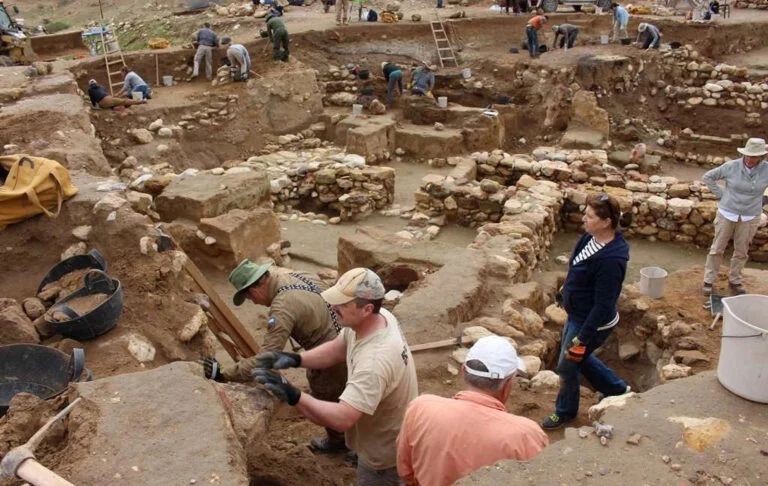 Археологи обнаружили оплавленные черепки в древнем городе в Иордании — возможное свидетельство гибели библейского Содома