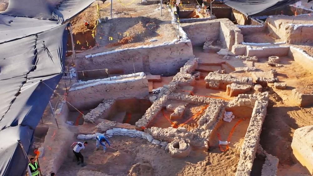 Израильские археологи изучают остатки здания и захоронений времен Синедриона