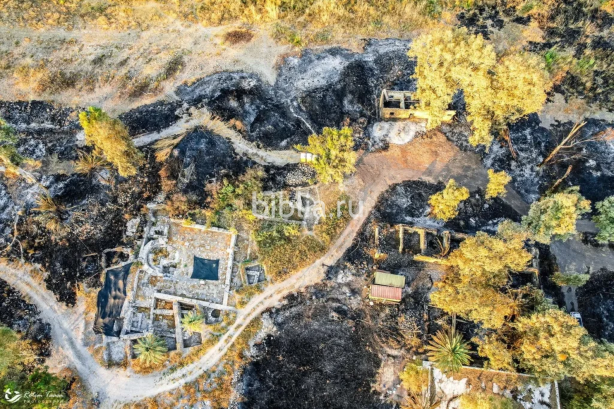 Византийская церковь (левый нижний угол.png Византийская церковь (левый нижний угол.png